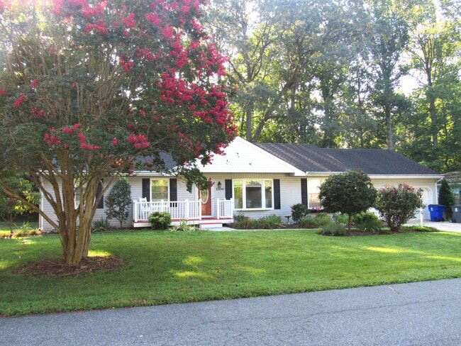Building Photo - 23041 Holly Ct
