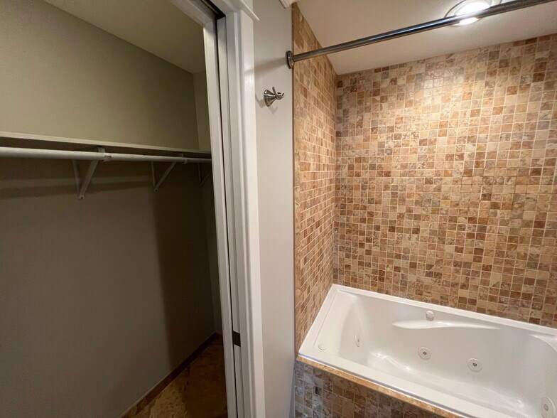 Building Photo - 1233 Bardstown Rd