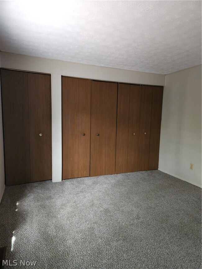 Building Photo - 578 Plum Ave