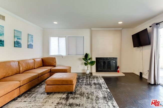 Building Photo - 11257 Collett Ave