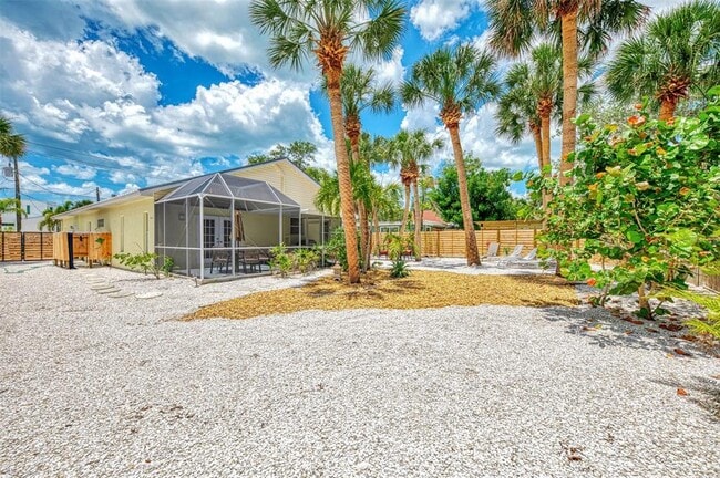 Building Photo - 5253 Avenida Del Mare