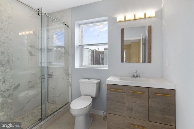 Building Photo - 2124 Sigel St