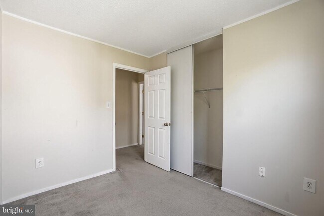 Building Photo - 2391 Hunters Square Ct