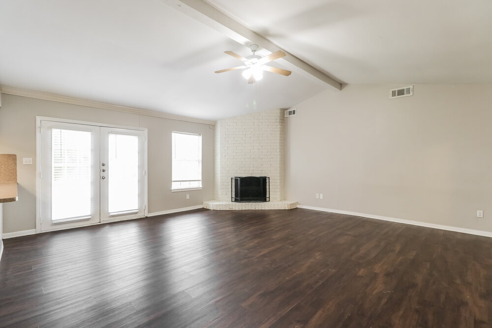 Building Photo - 2703 Wood River Rd