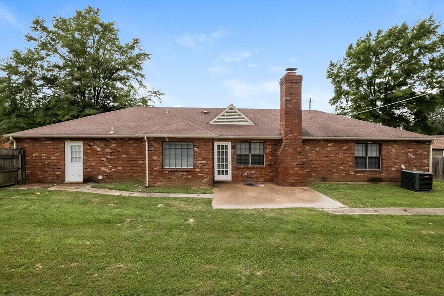 Building Photo - 4558 Pinegate Dr