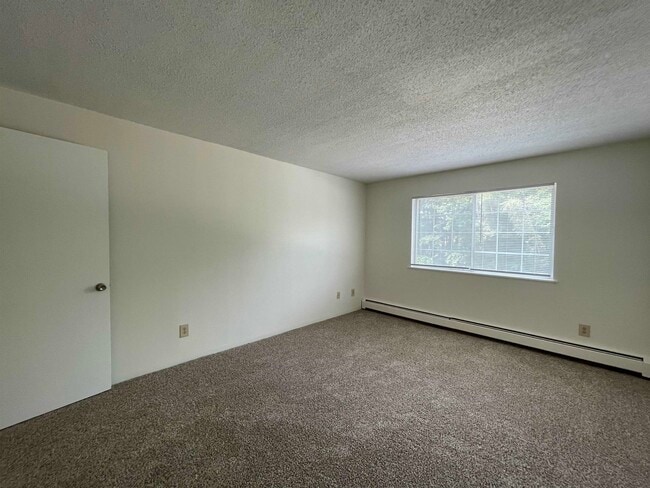 Building Photo - 379 Huse Rd