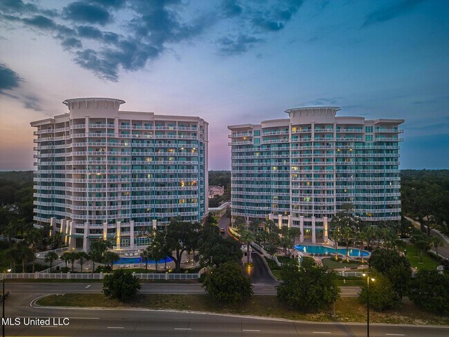 Building Photo - 2228 Beach Dr