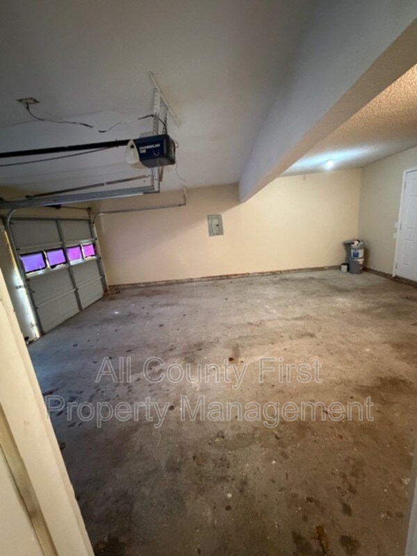 Building Photo - 2237 Hidden Creek Dr