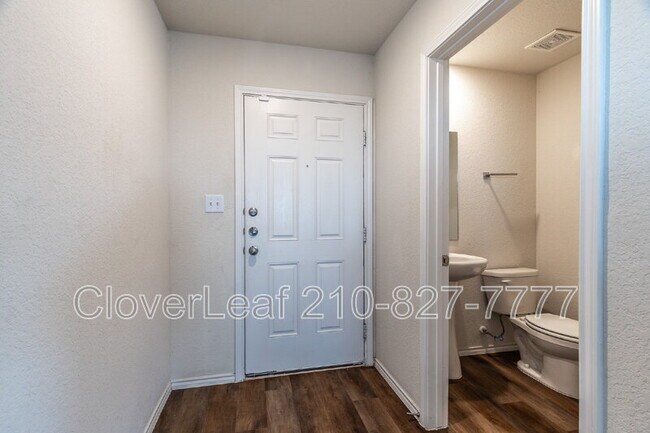 Building Photo - 6102 Walnut Wy