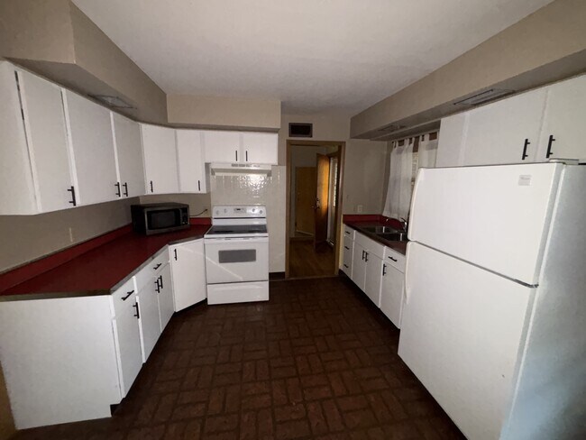 Building Photo - 2416 N Riverlawn Dr