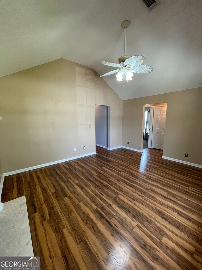 Building Photo - 207 Grand Ave