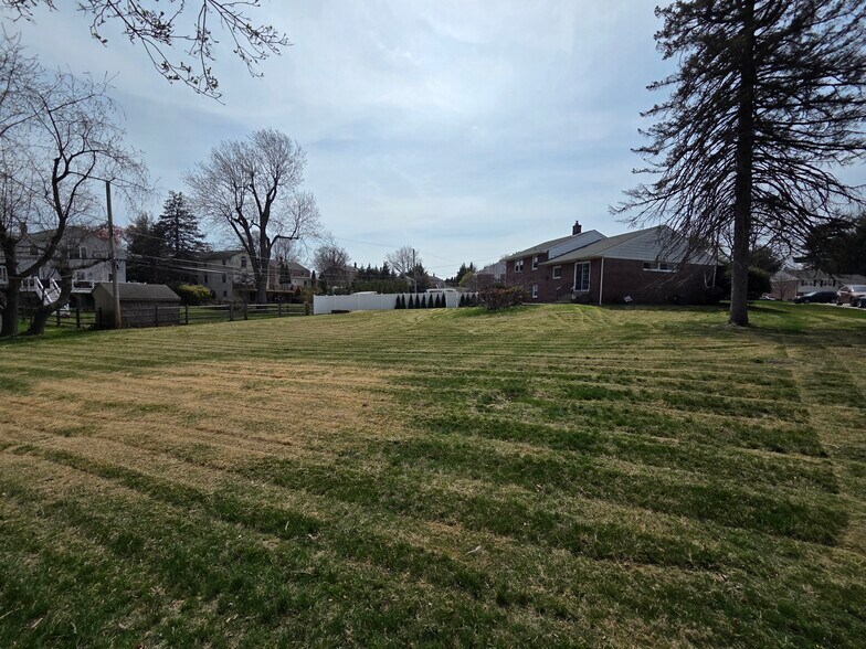 Building Photo - 811 Coppock Ln