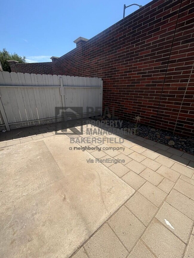 Building Photo - 2403 Olive St