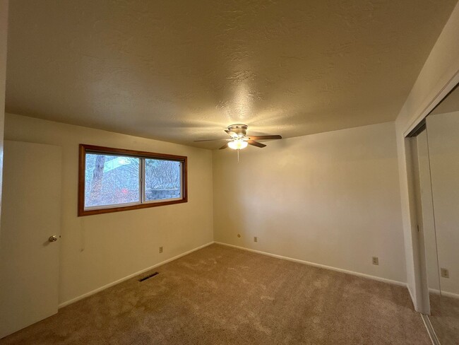 Building Photo - 3 Bedroom / 2 Bathroom in Bend's Orchard D...