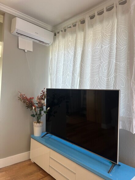 Building Photo - 3137 Larchmont Ln