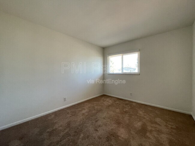 Building Photo - 21909 Huron Ln