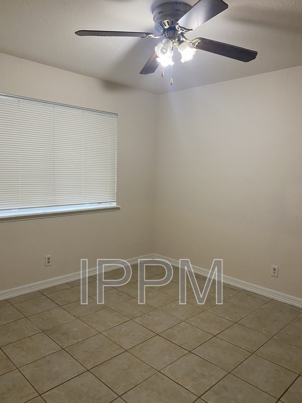 Building Photo - 609 Inverary Dr