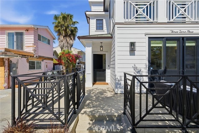 Building Photo - 305 Montero Ave