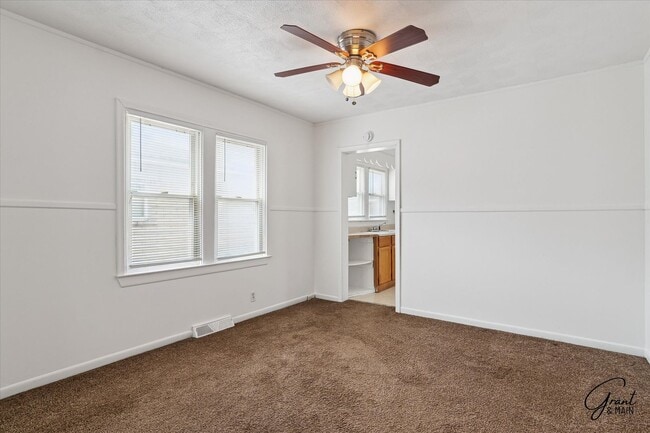 Building Photo - 3 bedroom bungalow $1250