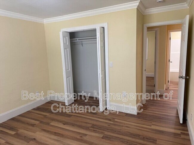 Building Photo - 5281 Usher Dr