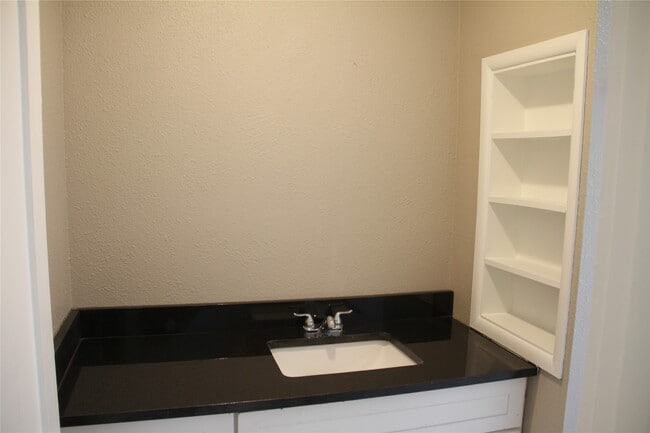 Building Photo - 5400 Sheldon St