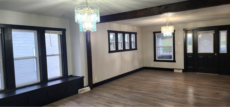 Building Photo - 144 S Main St