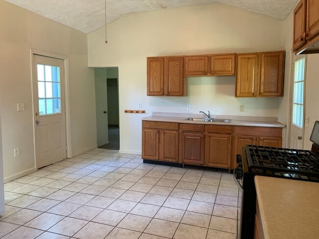 Building Photo - 822 Foote St