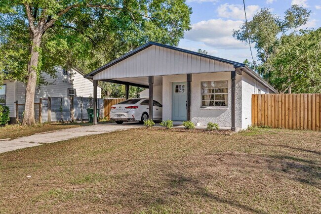 Building Photo - "Charming 3-Bed, 2-Bath Home in Tampa – Perfect Blend of Comfort and Convenience!"