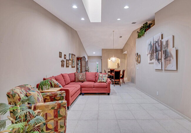 Building Photo - 9795 Crescent View Dr S