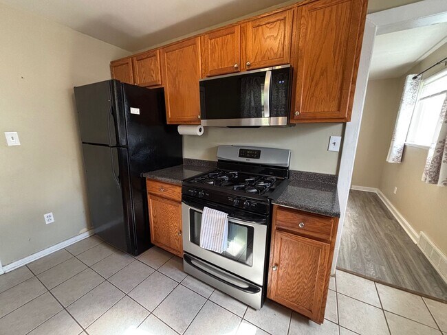 Building Photo - 3 Bedroom Home in South Park!
