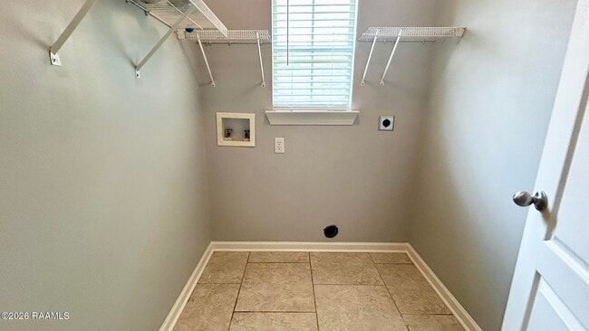 Building Photo - 18012 Woodhaven Dr