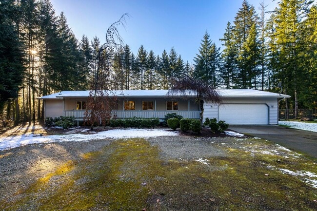 Building Photo - Immaculately maintained rambler in Sammamish with huge yard!!