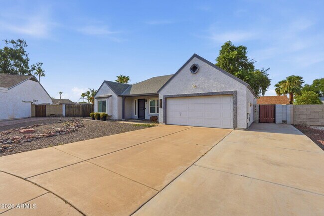 Building Photo - 1735 E Stephens Dr