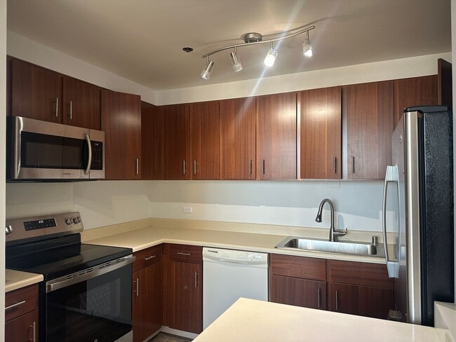Building Photo - 1 bedroom 1 bath in Highly Desirable Building