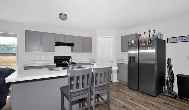 Building Photo - NEW LISTING!!!!!