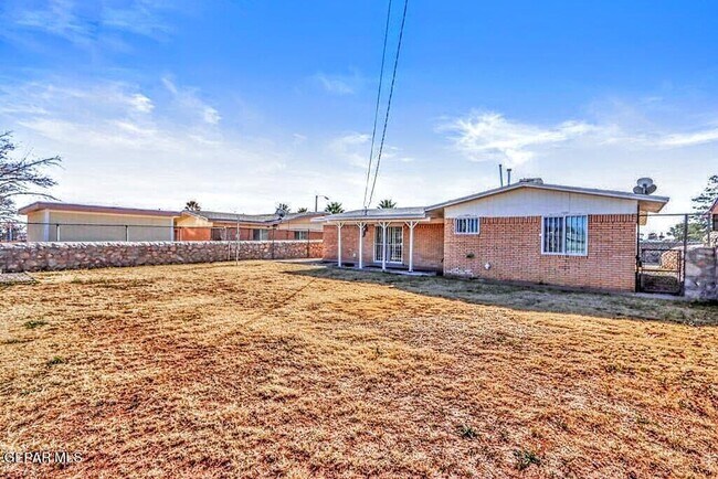 Building Photo - 4909 Winthrop Dr