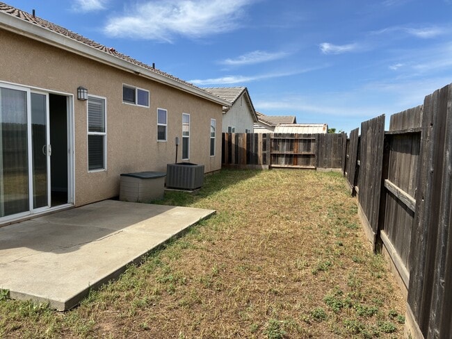 Building Photo - 3197 Dinkey Creek Ave