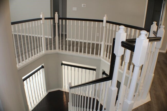 Building Photo - 2411 Rose Hollow Dr