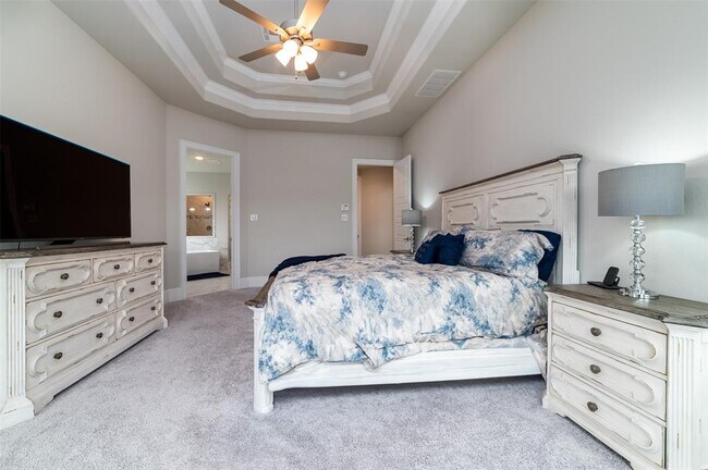 Building Photo - 2400 Sunset Vista Cir