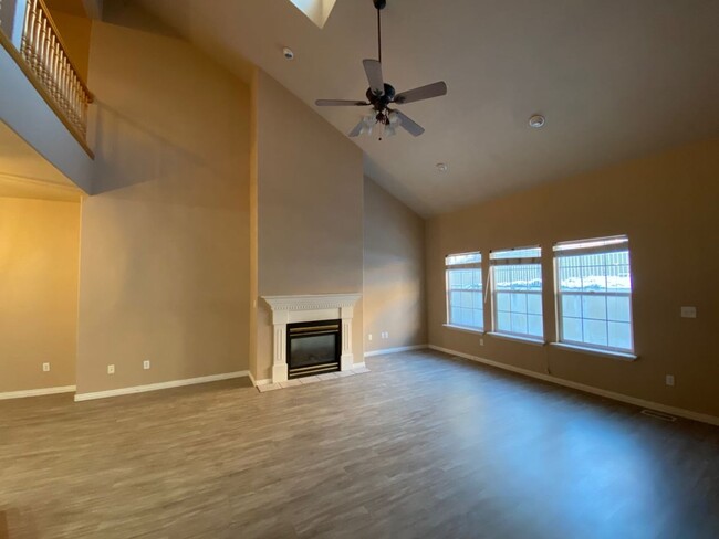 Building Photo - 3 Bedroom 2.5 Bathroom Apartment in Provo!