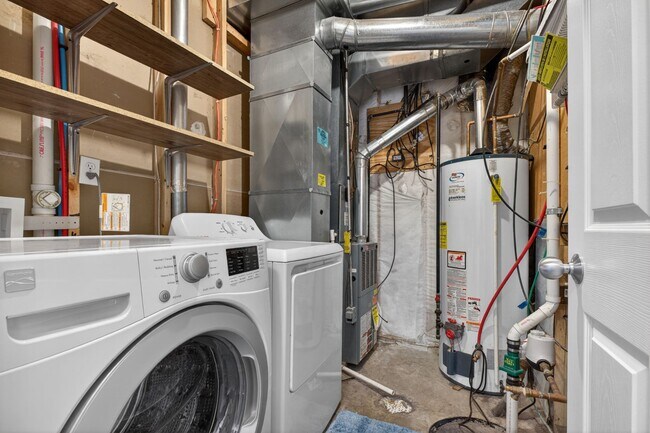 Building Photo - 3 Bedroom 3.5 bath