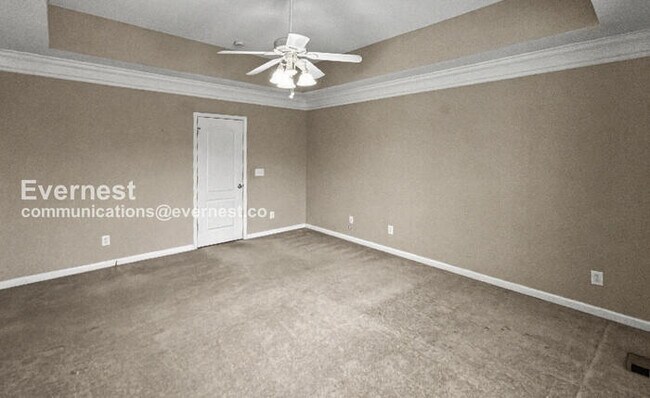 Building Photo - 3 Bed/2 Bath Home with Fenced Yard / Available Now!