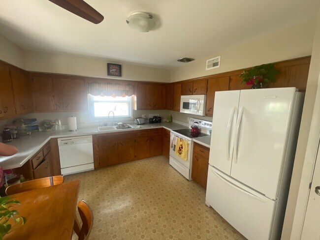 Building Photo - 3541-3543  South 79th Street - 3543