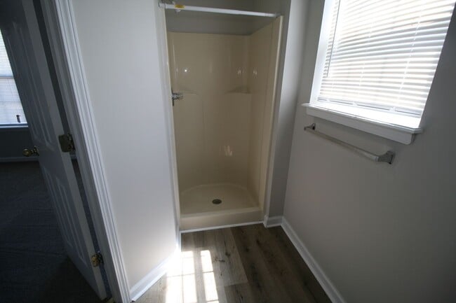 Building Photo - North Point Townhome                   260408