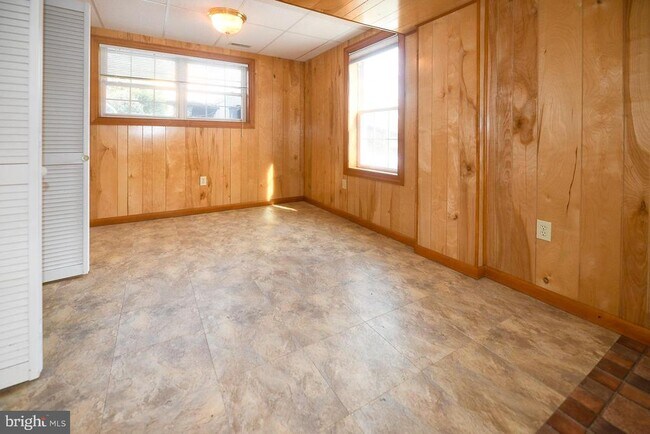 Building Photo - 1114 Ellingwood Dr