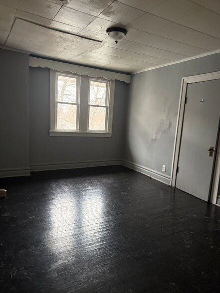 Building Photo - 917 N Winnebago St