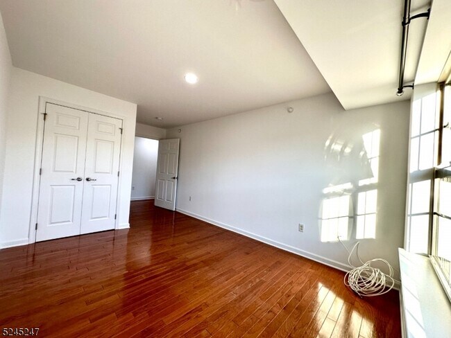 Building Photo - 594 Jefferson Ave