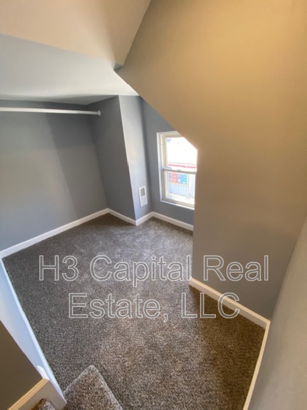 Building Photo - 408 W Clay St
