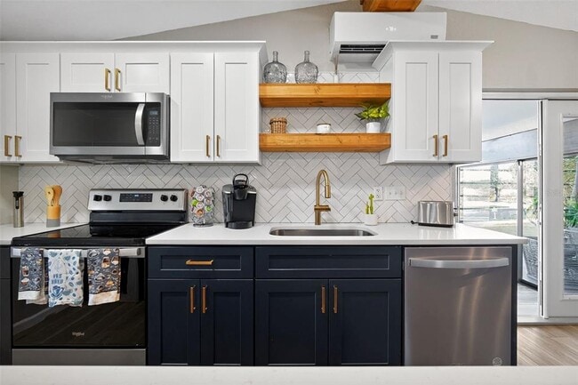 Building Photo - 63 Lake Hunter Dr