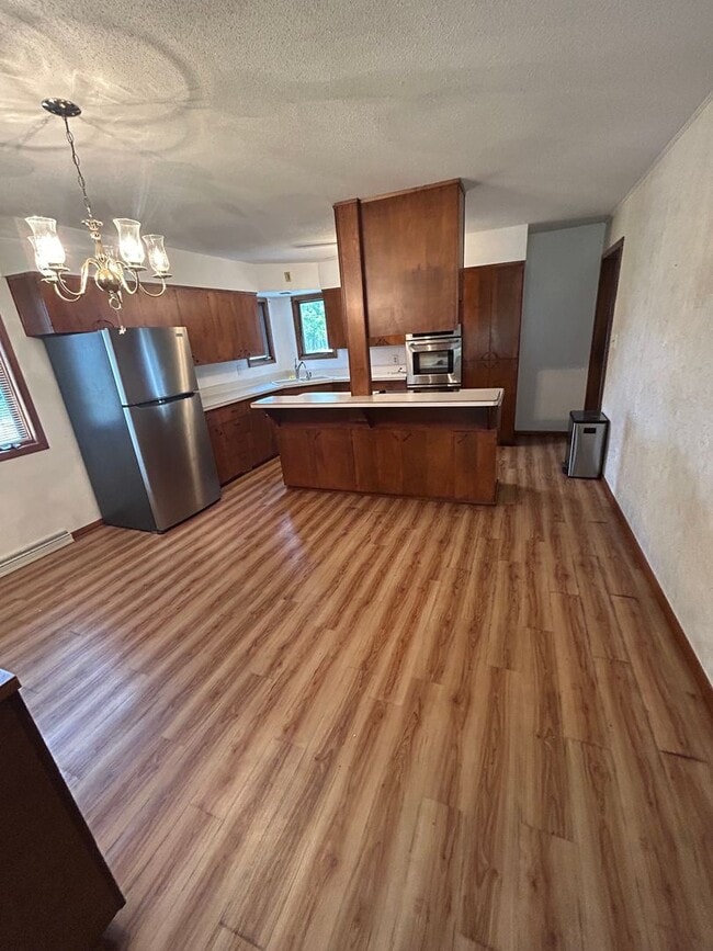 Building Photo - 2 Bedroom 2 Bathroom House for rent in Hudson